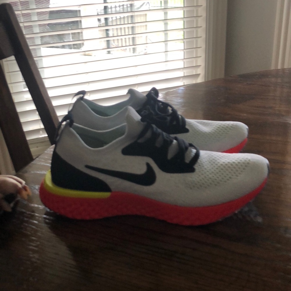 Nike epic react size 5 youth